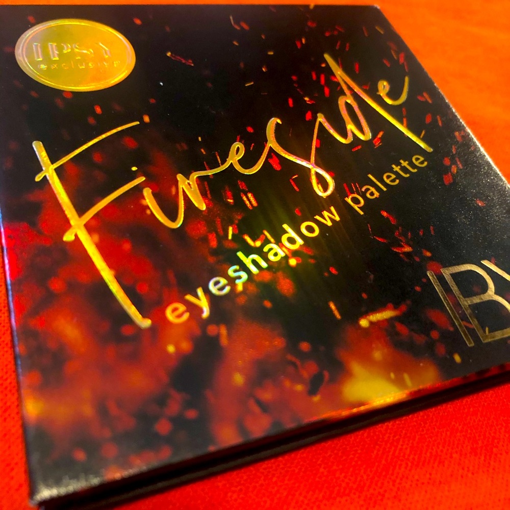 A brand new, unused, 9 shade eyeshadow palette